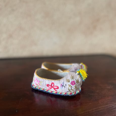 韓国の女の子用の手刺繍靴コッシン ヴィンテージ