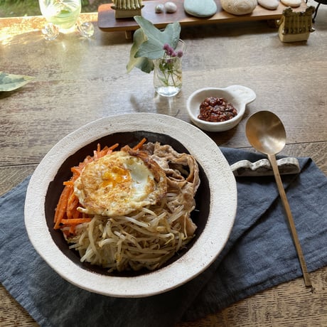 hapun pottery/パスタ・カレー皿  黒とオフホワイト変形シリーズ