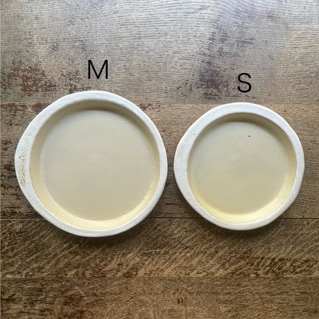 hapun pottery ナチュラル変形シリーズ リムプレート丸 オフホワイト