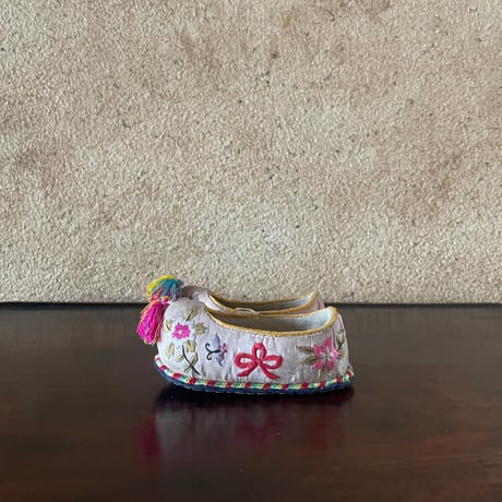 韓国の女の子用の手刺繍靴コッシン ヴィンテージ