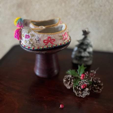 韓国の女の子用の手刺繍靴コッシン ヴィンテージ