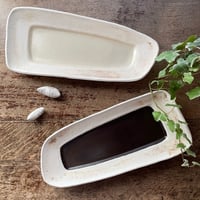 hapun pottery/プレート 変形シリーズ　黒とオフホワイト