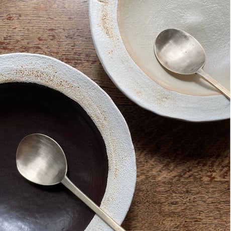 hapun pottery/パスタ・カレー皿  黒とオフホワイト変形シリーズ