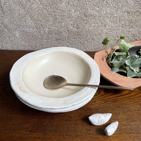 hapun pottery/パスタ・カレー皿  黒とオフホワイト変形シリーズ