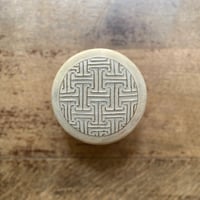 張勲成工房/万字紋様の蓋物