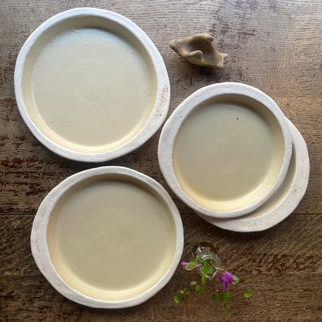 hapun pottery ナチュラル変形シリーズ リムプレート丸 オフホワイト