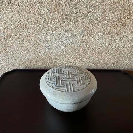 張勲成工房/万字紋様の蓋物