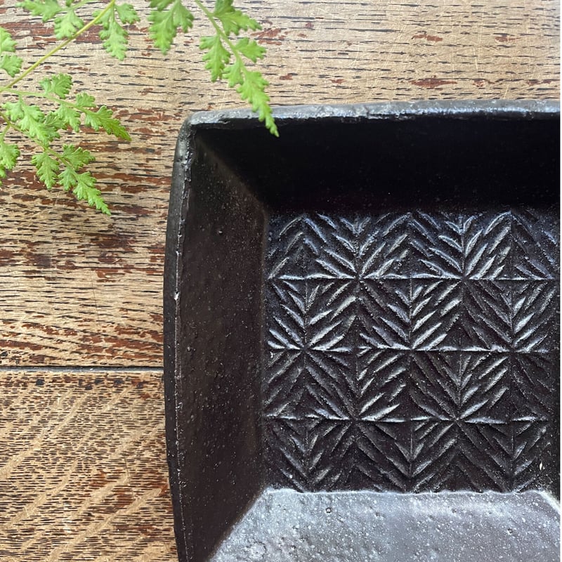 張勲成工房/雪花四角鉢黒 | hapun