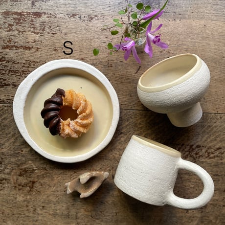 hapun pottery ナチュラル変形シリーズ リムプレート丸 オフホワイト