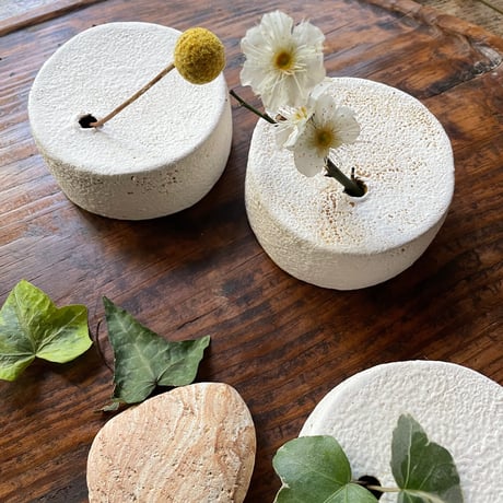 hapun pottery / 一輪挿し 白い月