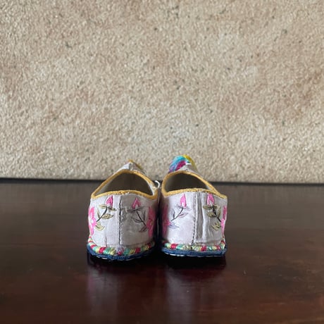 韓国の女の子用の手刺繍靴コッシン ヴィンテージ