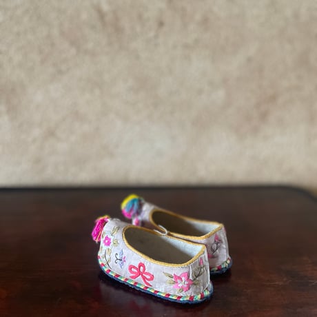 韓国の女の子用の手刺繍靴コッシン ヴィンテージ