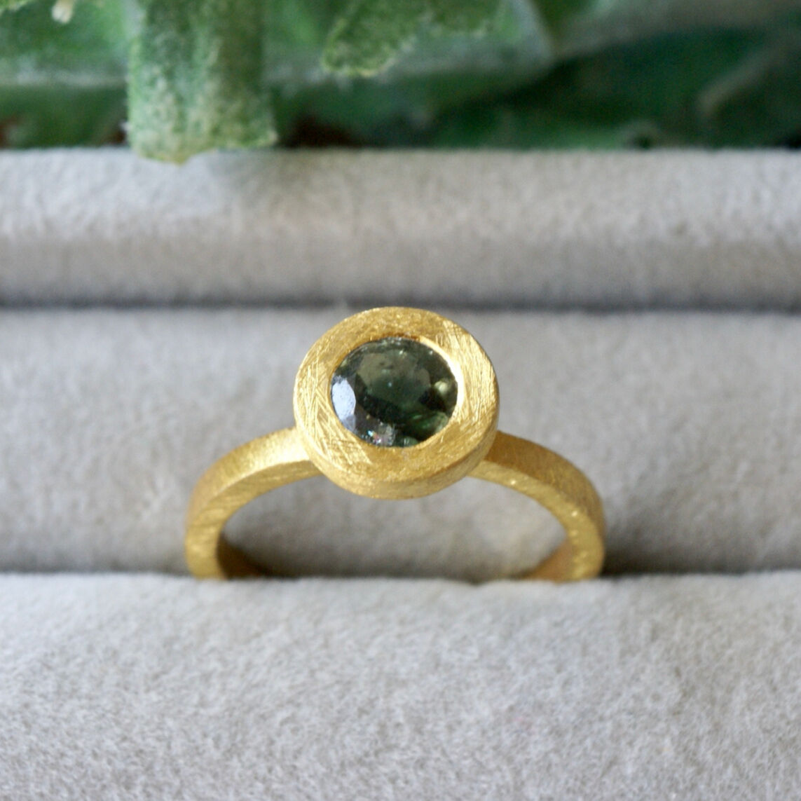 グリーントルマリン リング 18kマットゴールドプレーテッド シルバー
