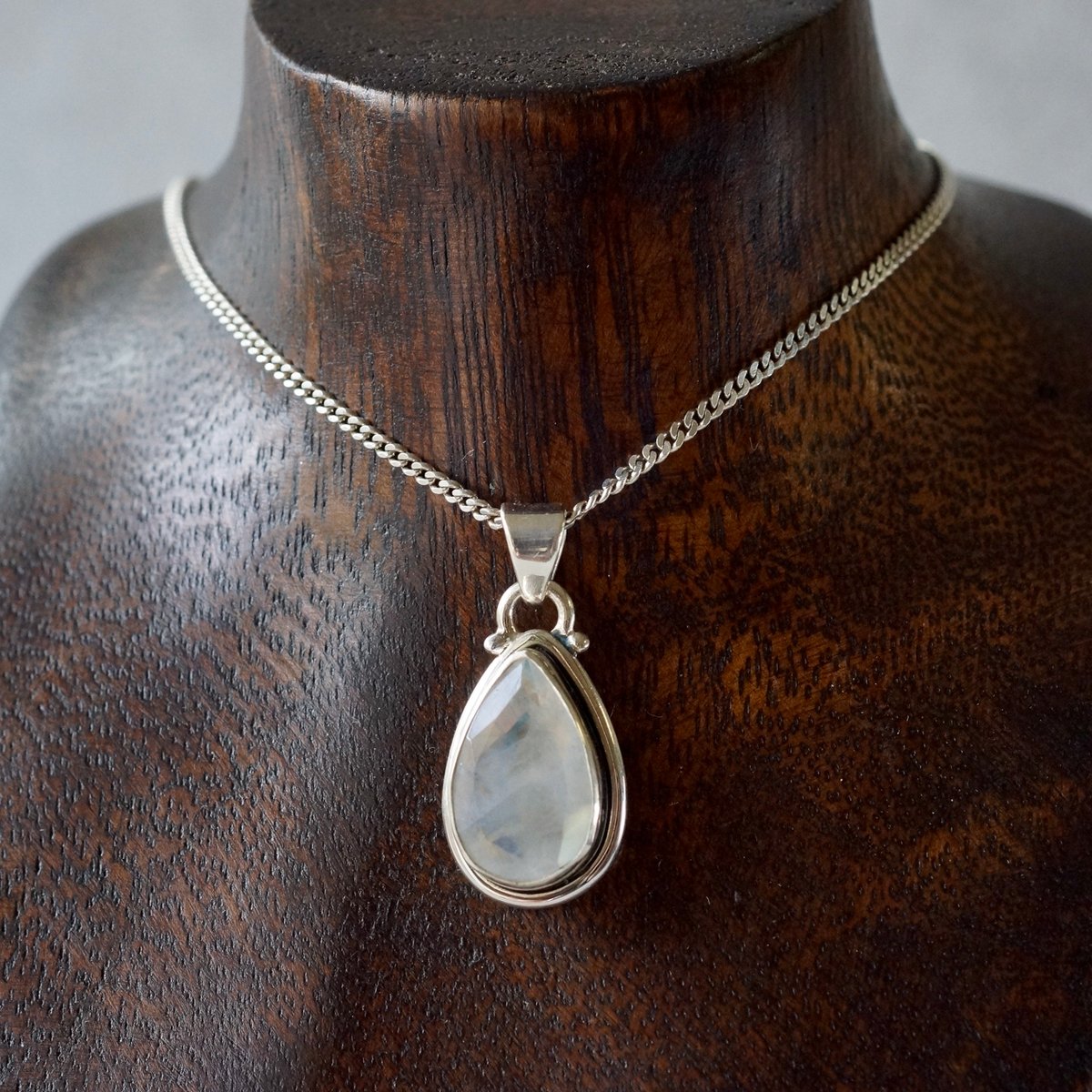 レインボームーンストーン ファセットカット ペンダントトップ