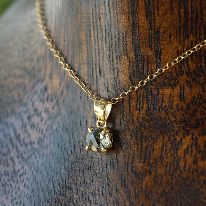 Handmade】合成グリーンスピネル ローズカット ペンダントトップ Handmade】合成グリーンスピネル ローズカット ペンダントトップ