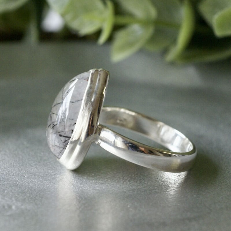 ブラックルチルクォーツ（ブラックトルマリンインクォーツ