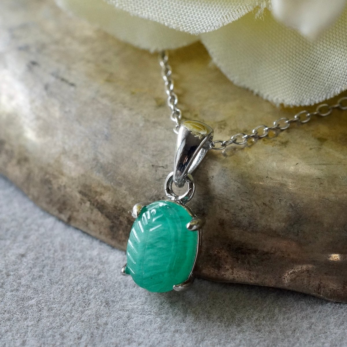 Handmade】グリーン エメラルド リーフ型カーヴィング