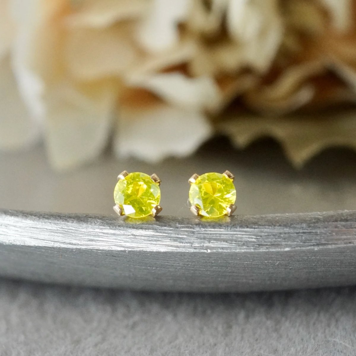 みっちゃん◆水晶×イエローシェル トリプレットストーンピアス✧ダイヤモンド fit=scale-down,w=1200