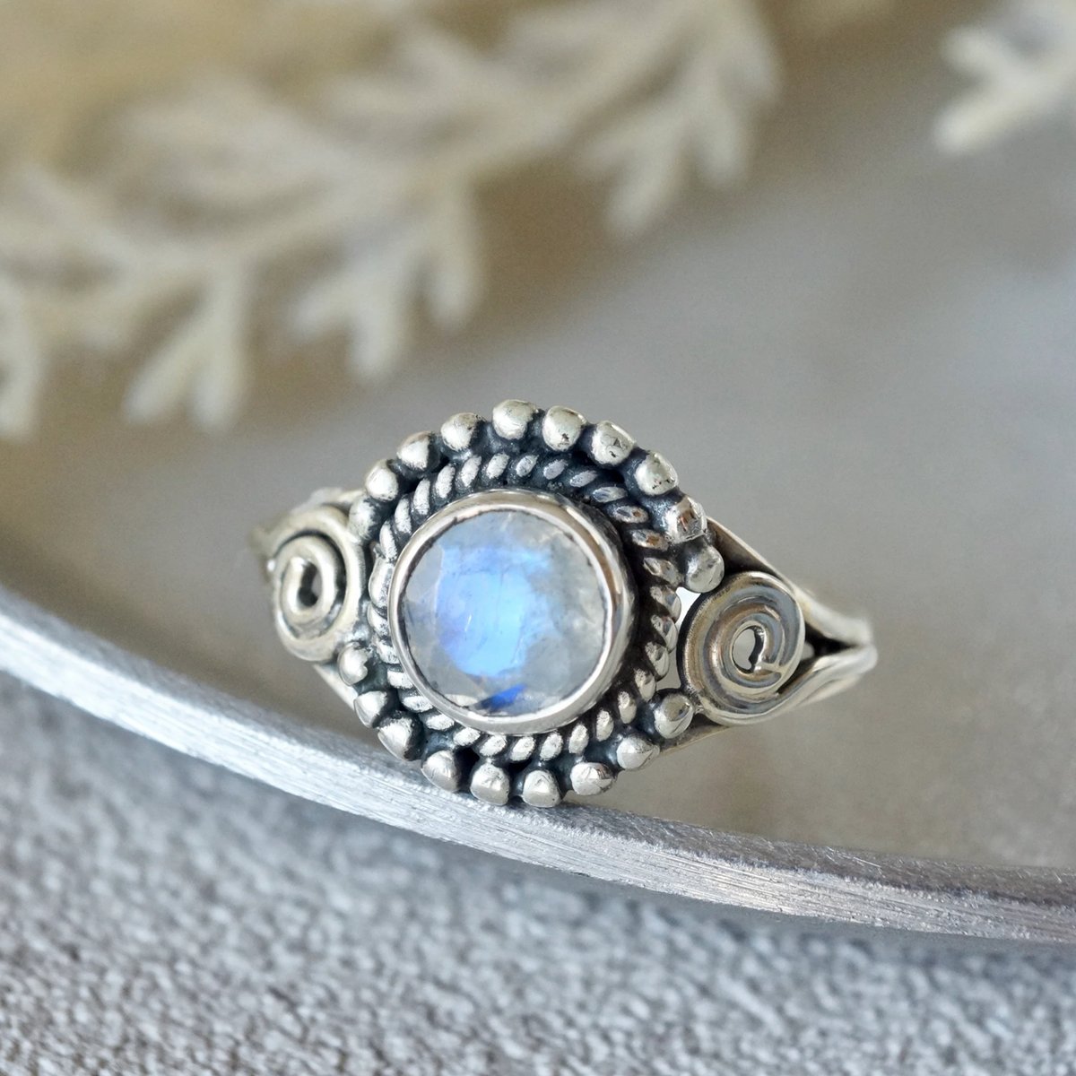 レインボームーンストーン エスニックリング シルバー925 11号/11.25号