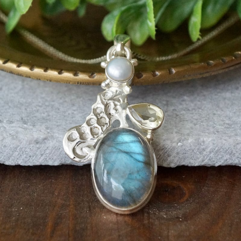 【J185】ヴィンテージ　ラブラドライト　シルバー925　ペンダントトップ J185】ヴィンテージラブラドライトシルバー925ペンダントトップ