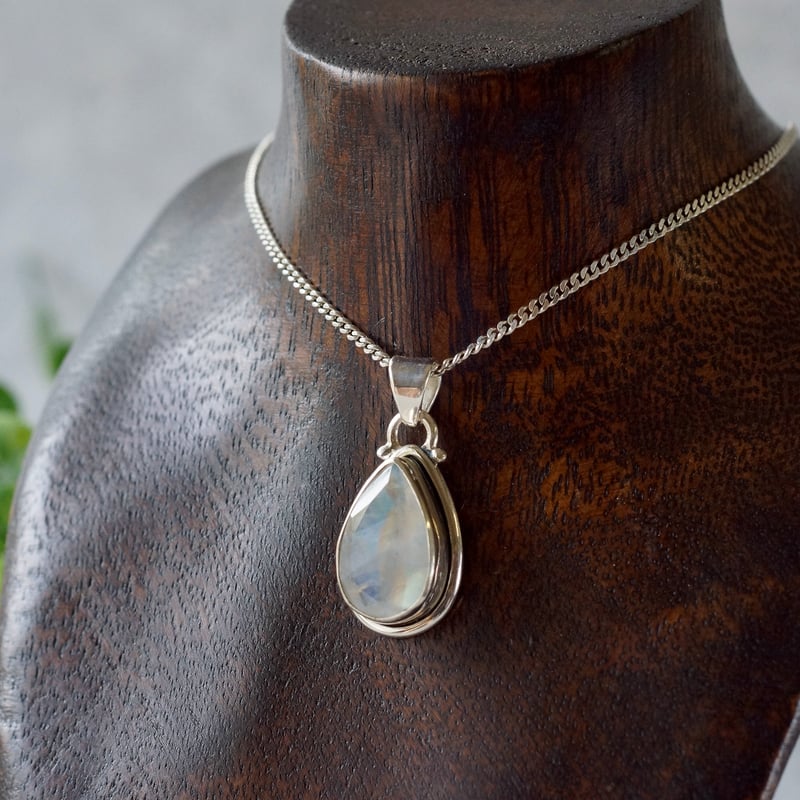 レインボームーンストーン ファセットカット ペンダントトップ