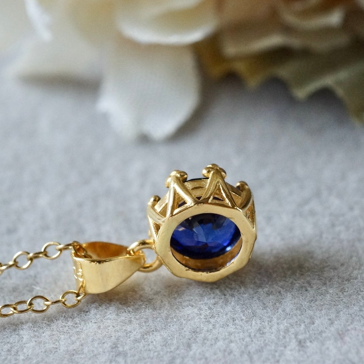 天然ロイヤルブルーカラーサファイア　ネックレストップ Handmade】ロイヤルブルー 合成サファイア クラウンモチーフ