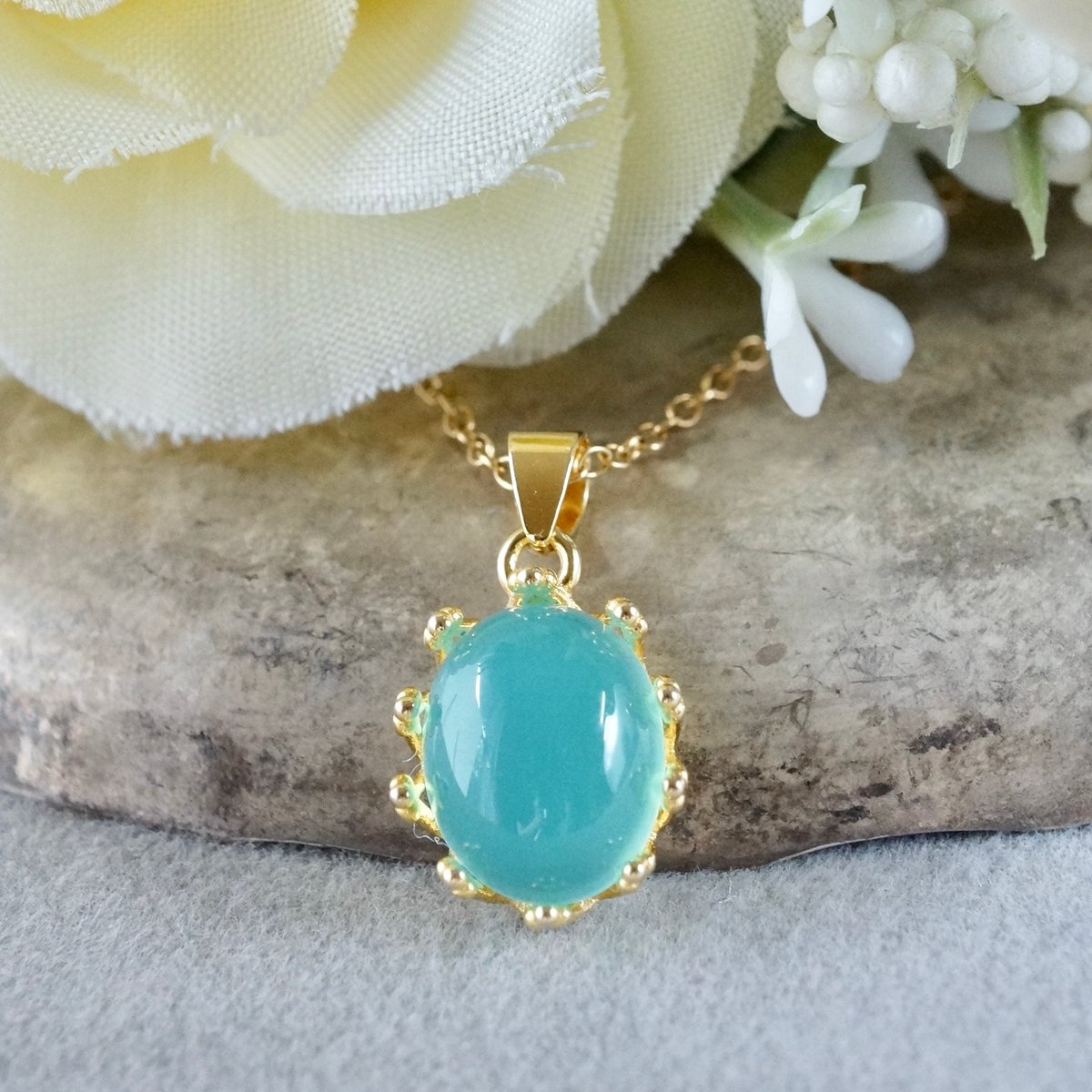 ブルーカルセドニー　 ペンダントトップ　和名: 玉髄(ぎょくずい)♥ ペンダントトップ ブルーカルセドニー 天然石アクセサリー販売 名取