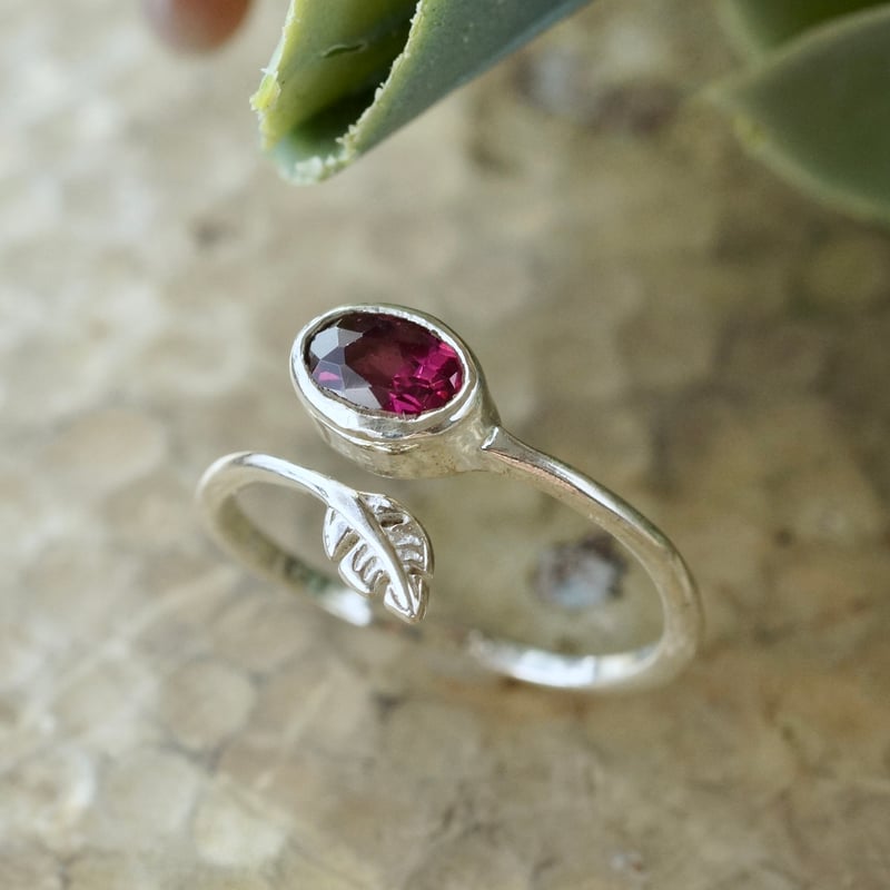 ロードライトガーネット リーフモチーフ フリーサイズリング シルバー