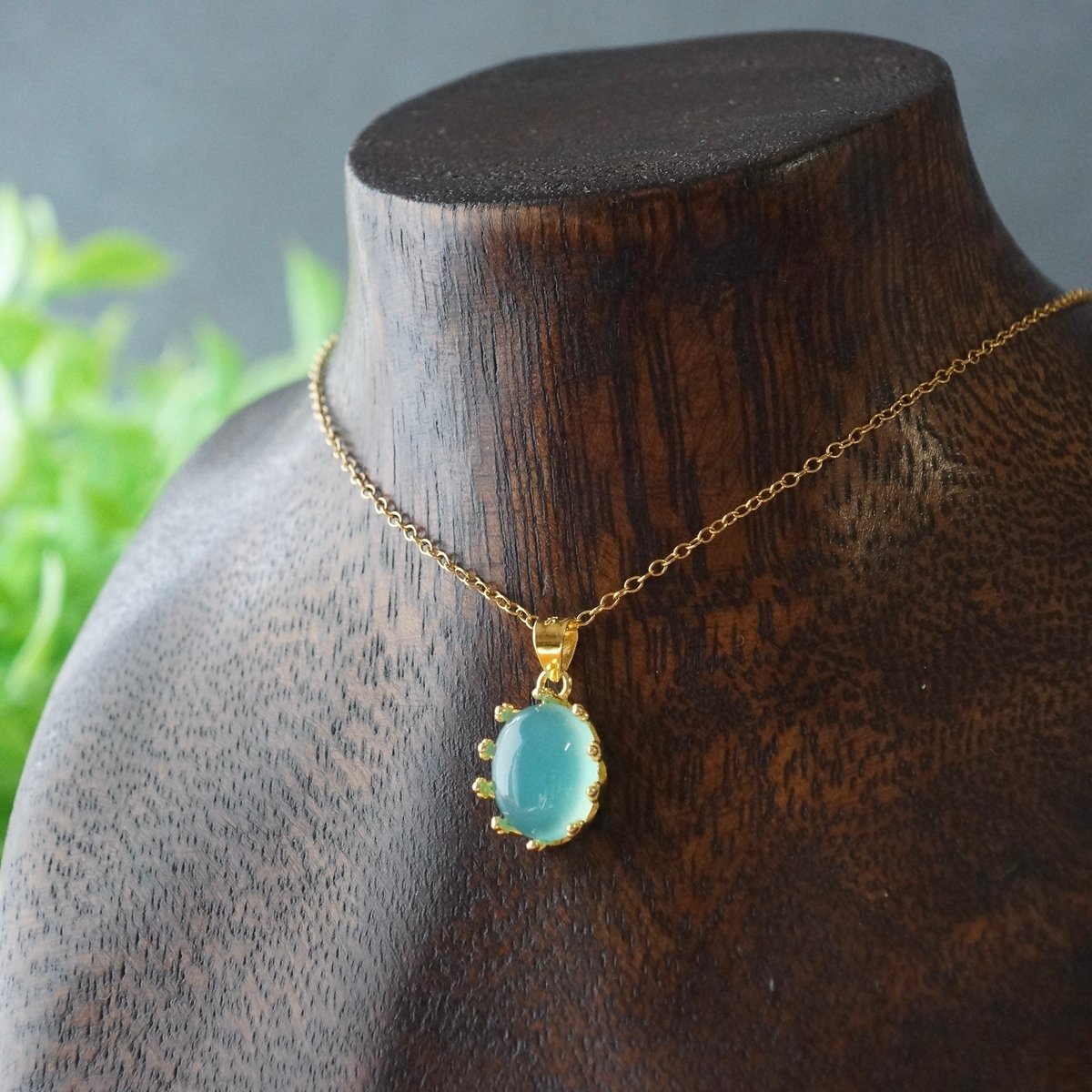 受注制作】シーブルーカルセドニー クラウンモチーフ ペンダント