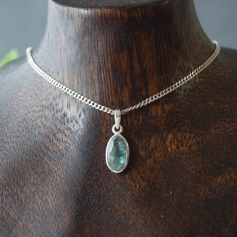 ネゾーラ　購入しないで下さい　スターオブダビデ　　silver925 グリーンカイヤナイト オーバルシェイプ ペンダントトップ