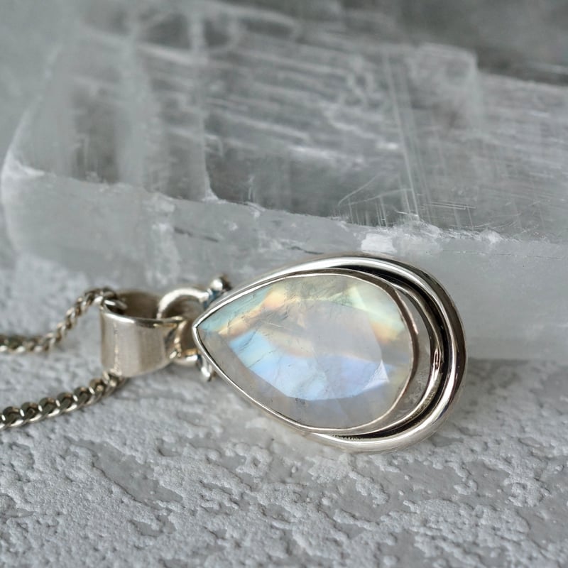 レインボームーンストーン ファセットカット ペンダントトップ