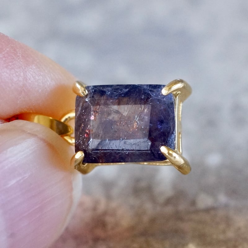 Handmade】ブラッドショット アイオライトサンストーン レクタングル