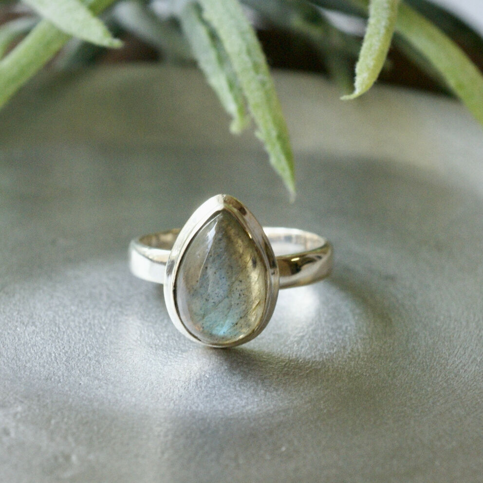 ブルーシラー ラブラドライト ペアーシェイプリング シルバー925 11.5