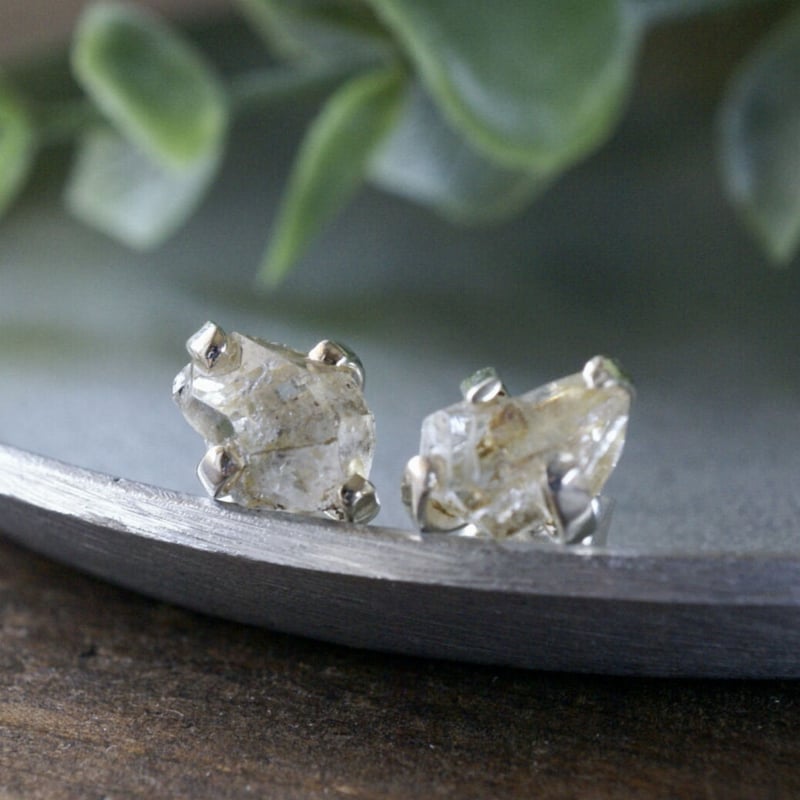 ハーキマーダイヤモンド（水晶）ラフカット（原石）スタッドピアス