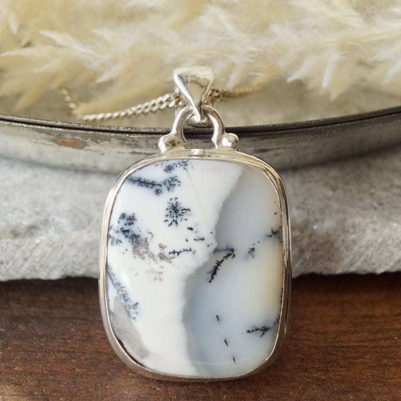 デンドライトオパール（メルリナイト）スクエアシェイプ ペンダント