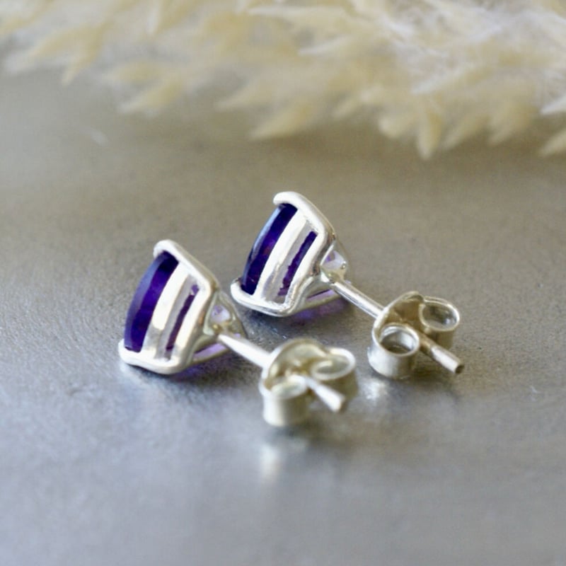 パープル アメジスト トリリアントシェイプ スタッドピアス シルバー