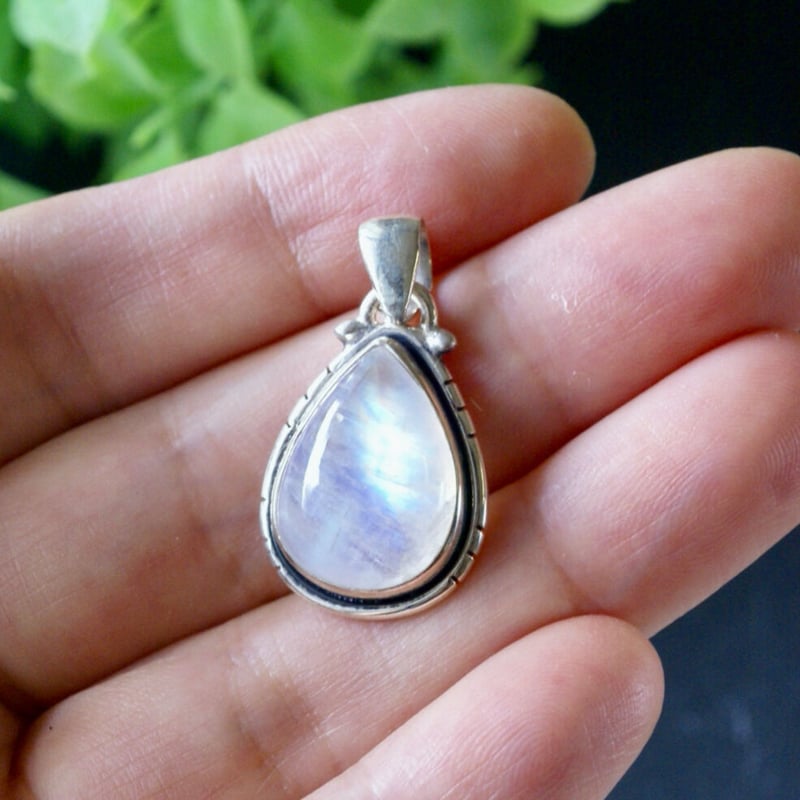 レインボームーンストーン ペアーシェイプ ペンダントトップ シルバー
