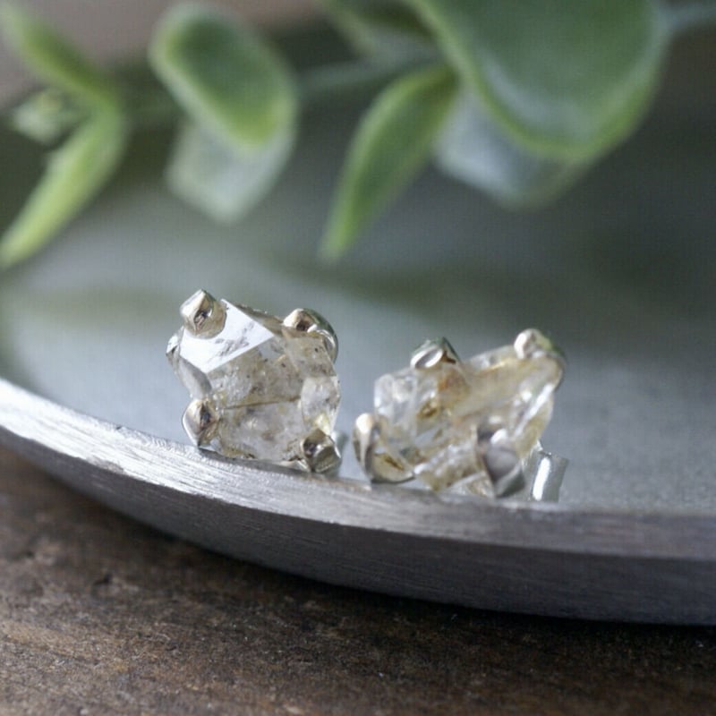 ハーキマーダイヤモンド（水晶）ラフカット（原石）スタッドピアス