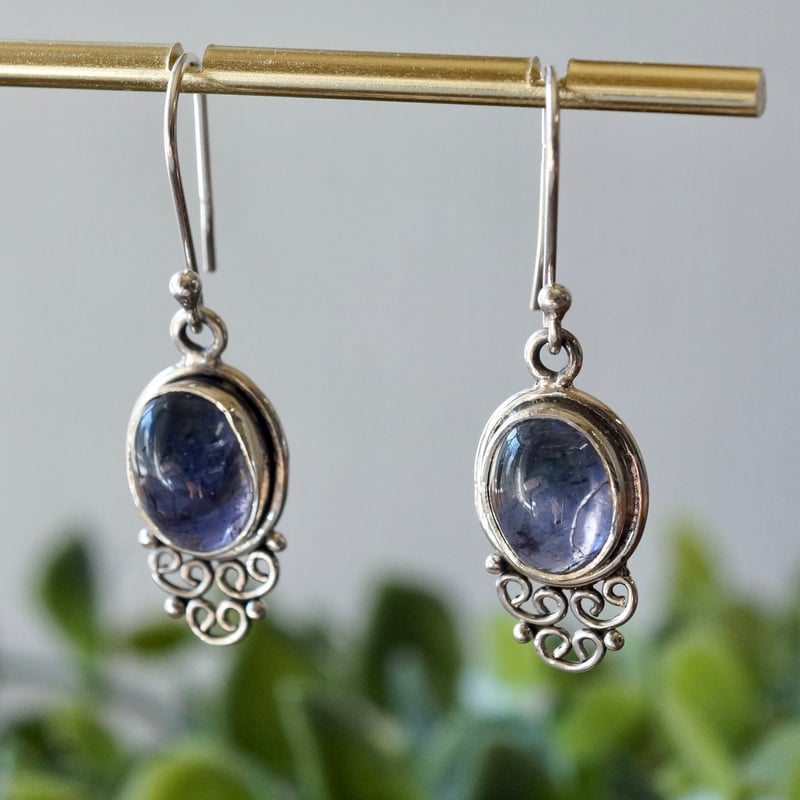 ○ブルー アイオライト カボションカット エスニックピアス