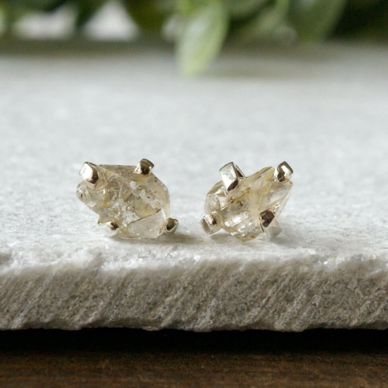 ハーキマーダイヤモンド（水晶）ラフカット（原石）スタッドピアス