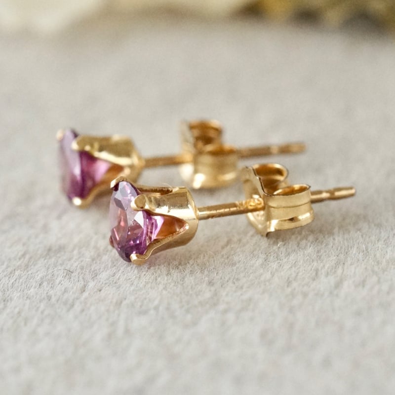 ピアス＊14kgf＊カラーチェンジ ライム グロッシュラー ガーネット（3mm） ピアス＊14kgf＊カラーチェンジ ライム グロッシュラー