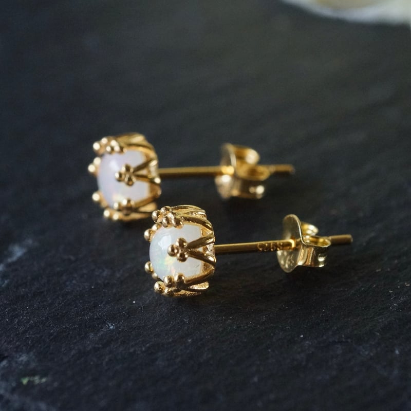 オパール　k18クラウン型　スタッドピアス Handmade】オパール クラウンモチーフ スタッドピアス 18k