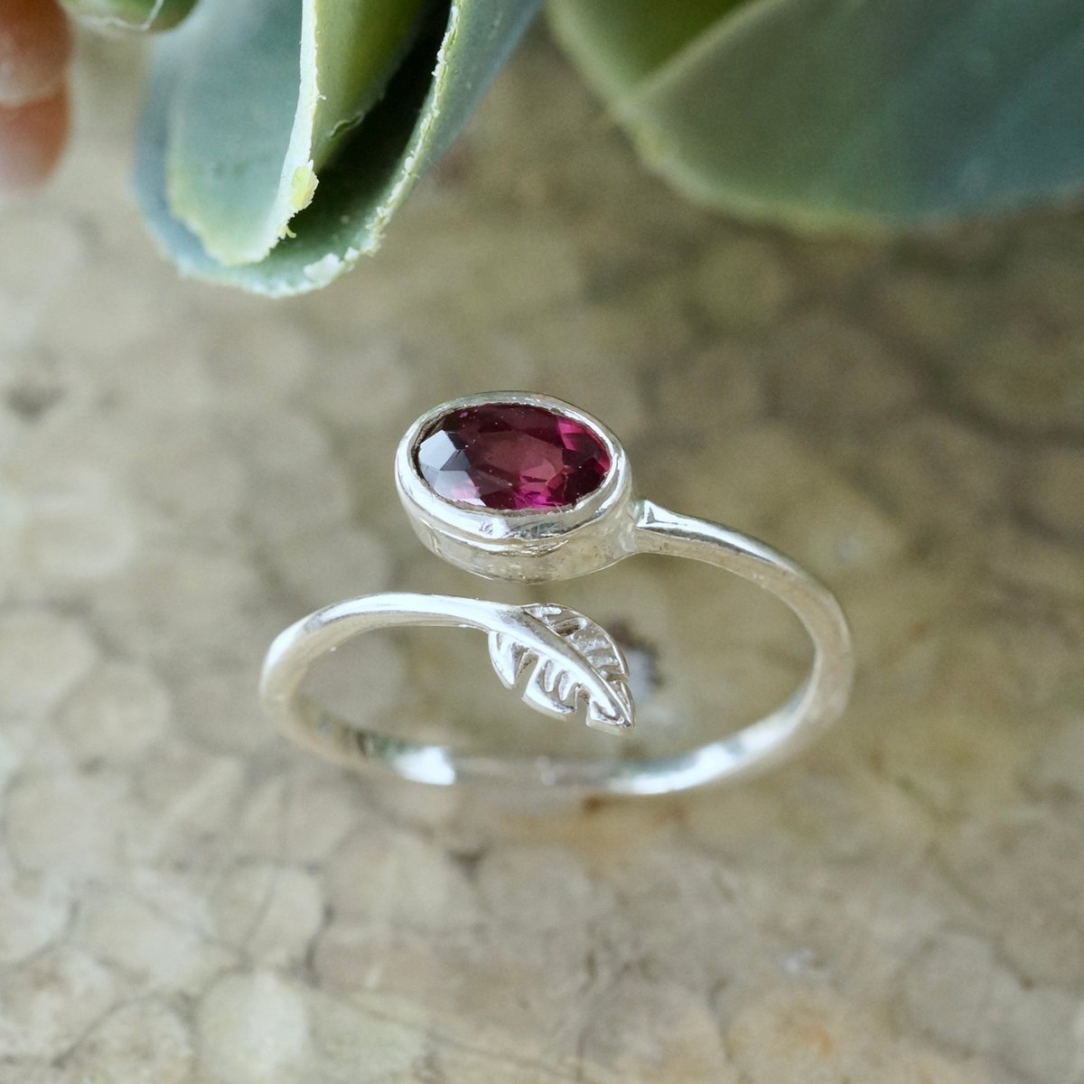 ロードライトガーネット リーフモチーフ フリーサイズリング シルバー