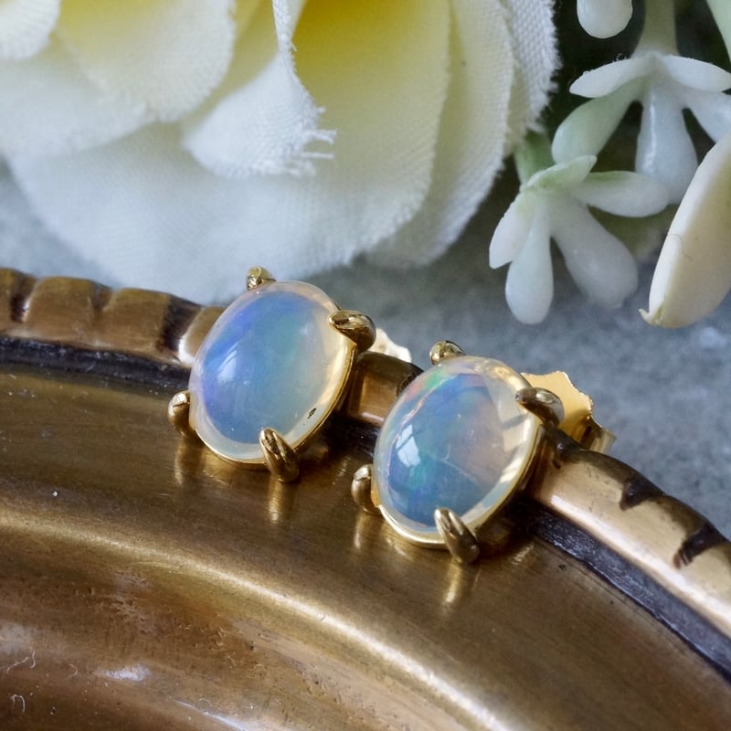 オパールとダイヤ装飾スタッドピアス　 ※キャッチ無し オパールとダイヤ装飾スタッドピアス ※キャッチ無し オパールとダイヤ