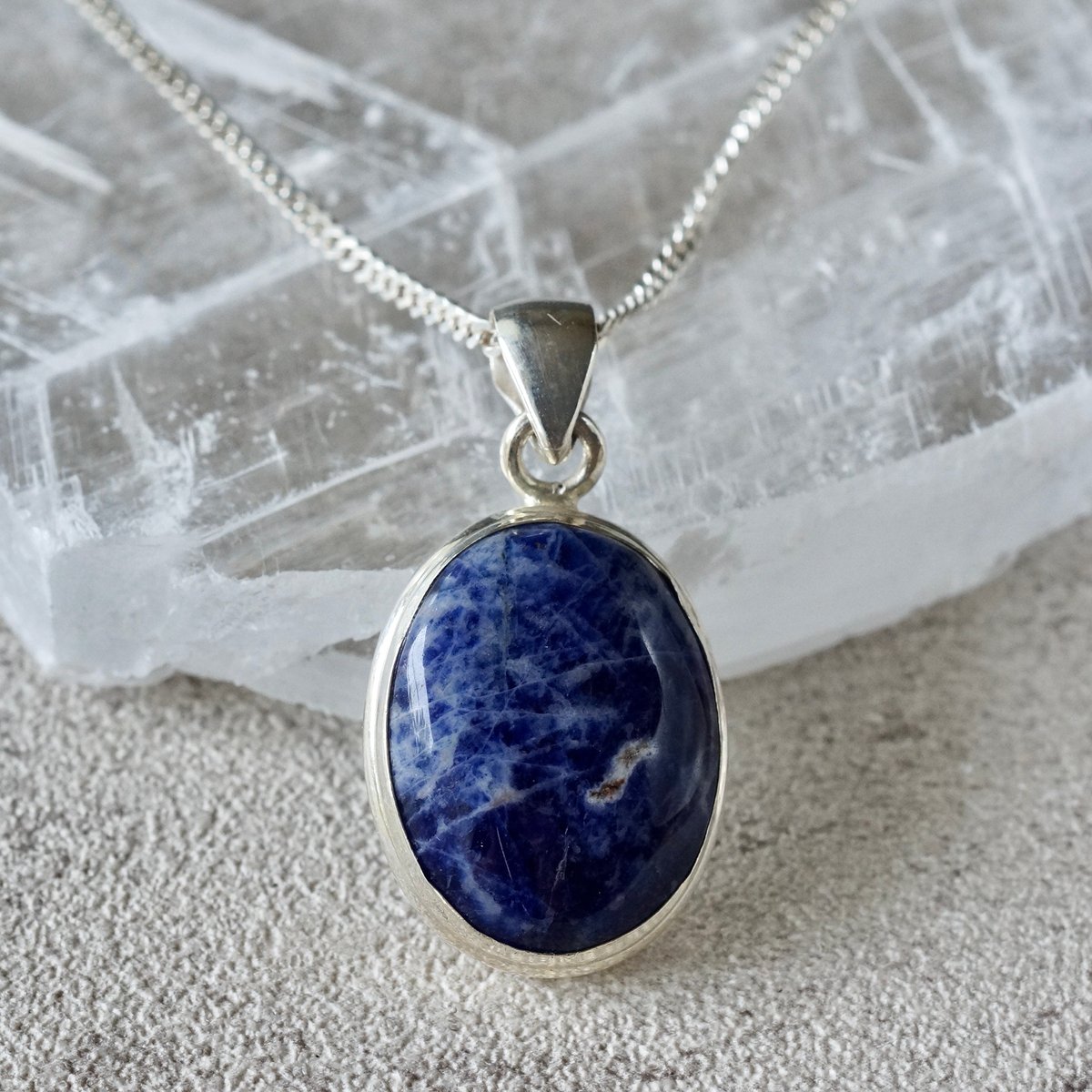 ソーダライト オーバルシェイプ ペンダントトップ シルバー925（sv-771