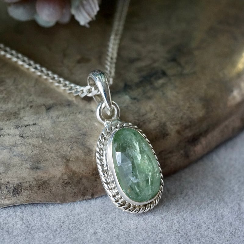 緑色のガ―ネットのシルバーペンダント gd-y906-chain_1.jpg?fitin=720:720