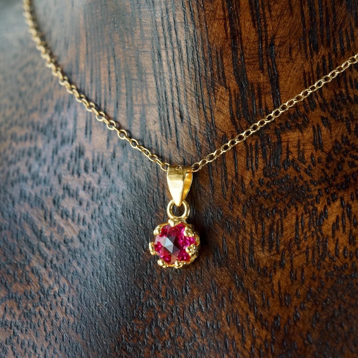 Handmade】合成ルビー ローズカット クラウンモチーフ ペンダント