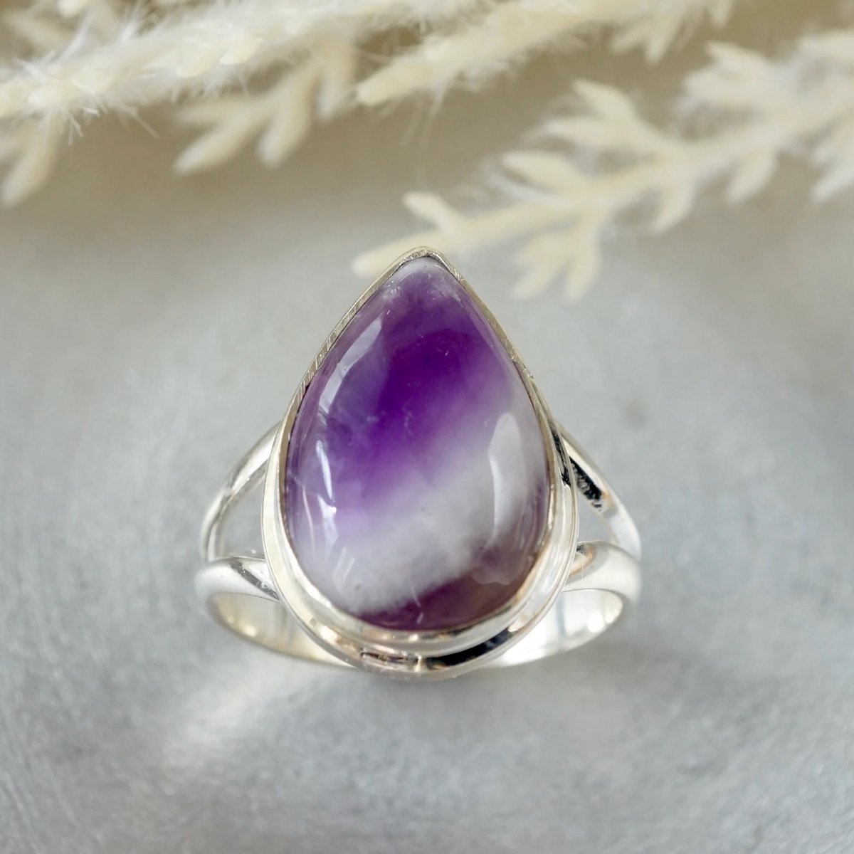 シェブロンアメジスト ペアーシェイプリング シルバー925 約15号（sv