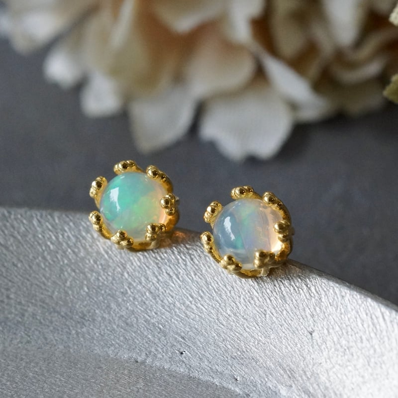 Handmade】オパール クラウンモチーフ スタッドピアス 18k