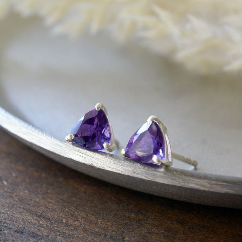 パープル アメジスト トリリアントシェイプ スタッドピアス シルバー